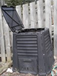 Yard compost bin